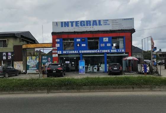Integral communication cell phone store — photo 1