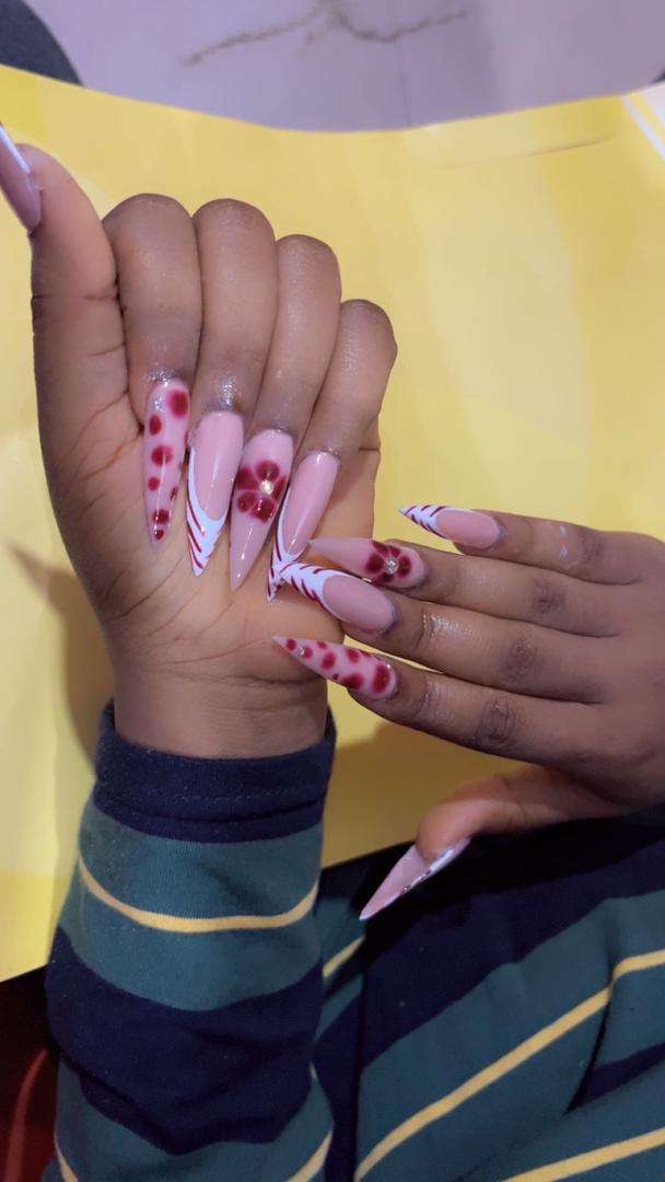 DE nails — photo 1