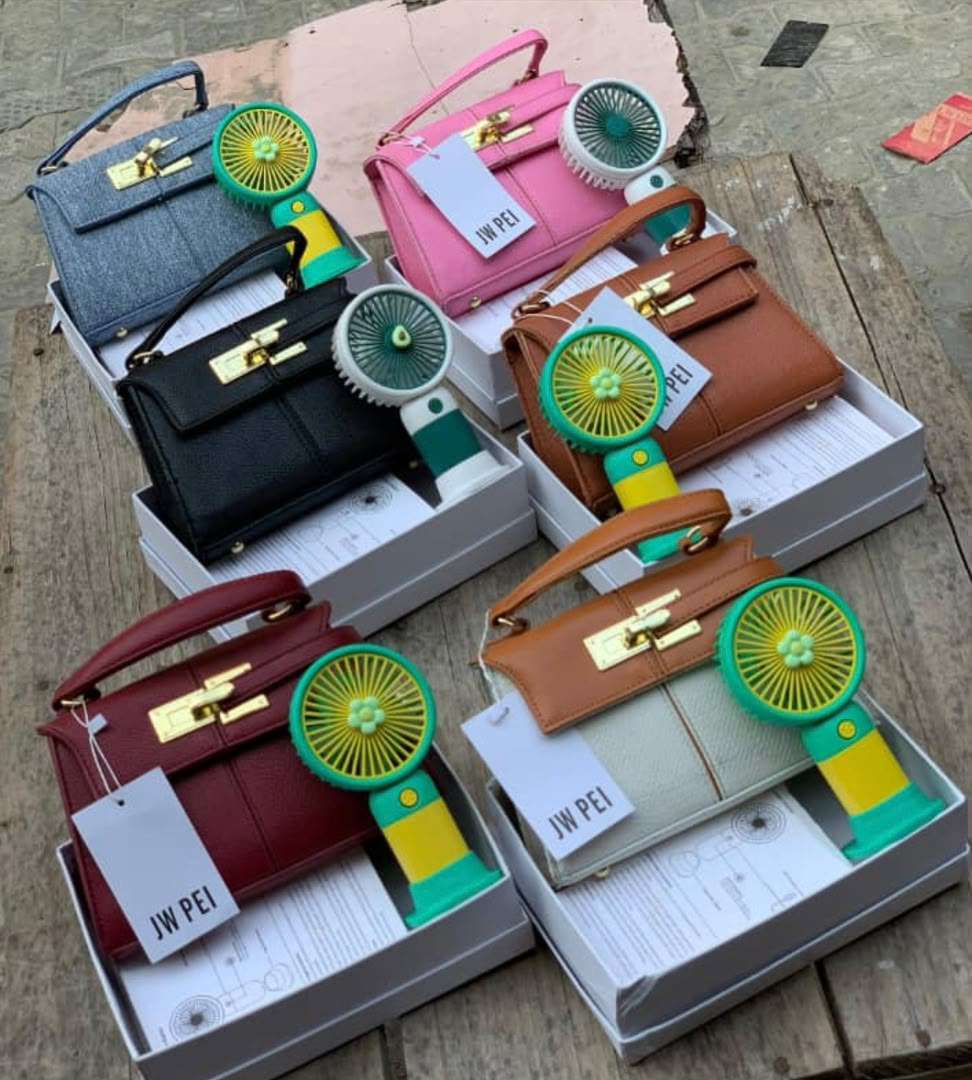 Bags and Jeans vendor — photo 1
